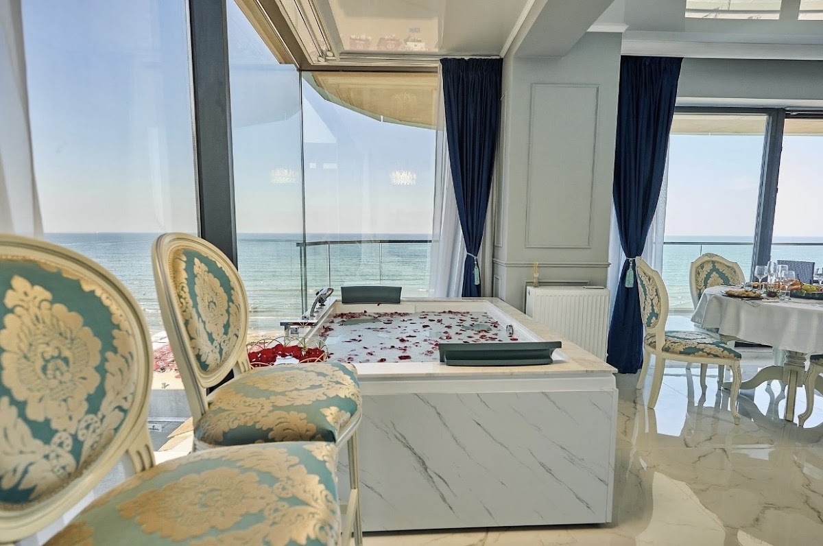 Luxury by the Sea Mamaia Aparthotel